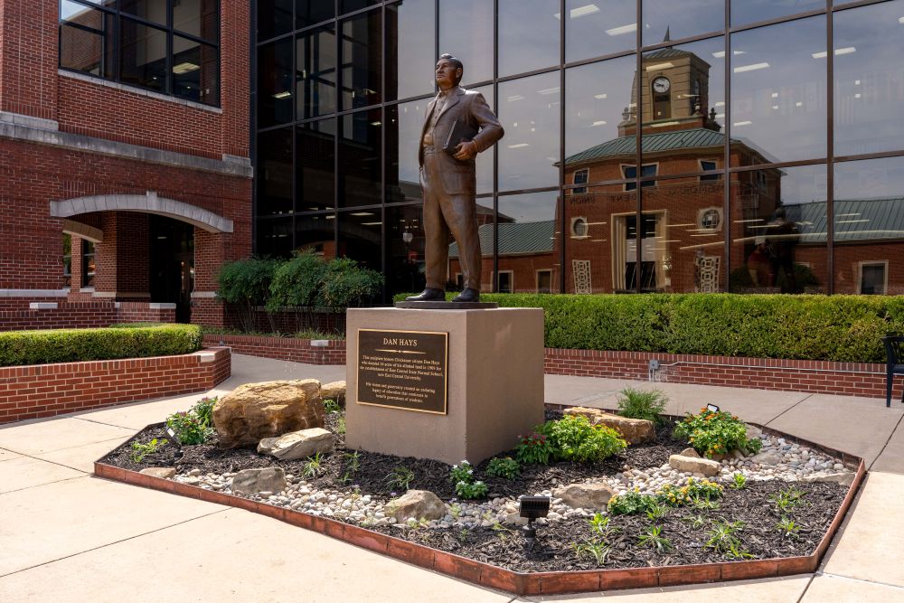 Dan Hays statue