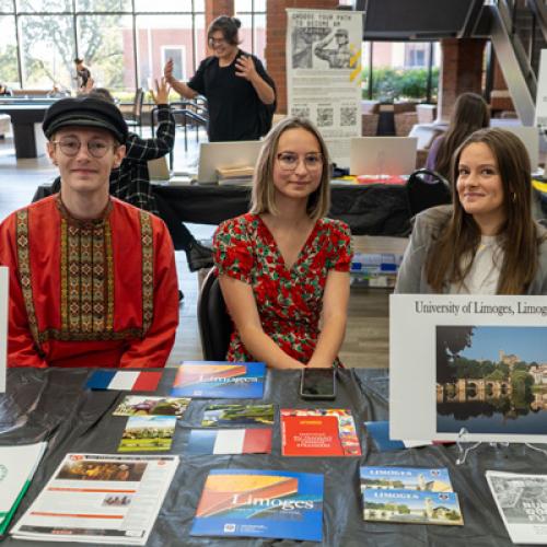 Students at Go Global Fair.