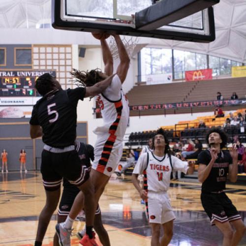 Men's Basketball VS Henderson State 