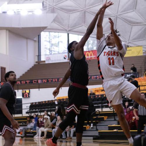 Men's Basketball VS Henderson State 