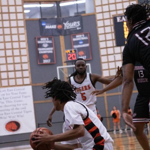 Men's Basketball VS Henderson State 