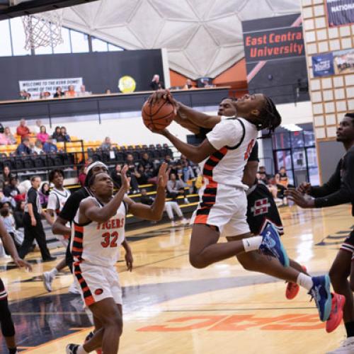 Men's Basketball VS Henderson State 