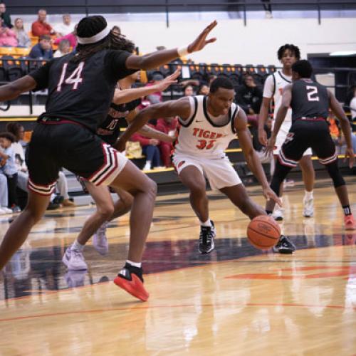 Men's Basketball VS Henderson State 