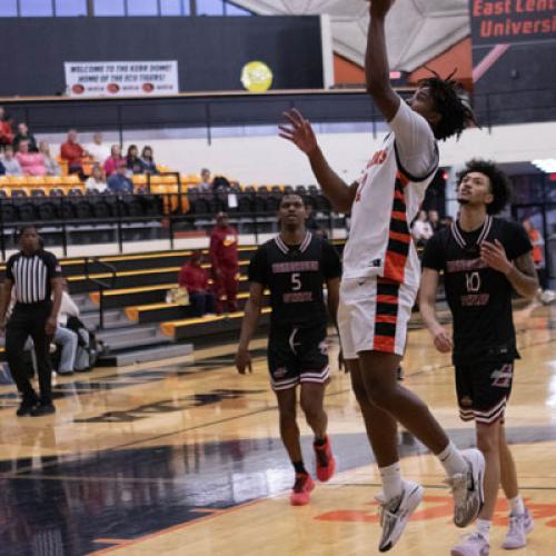 Men's Basketball VS Henderson State 